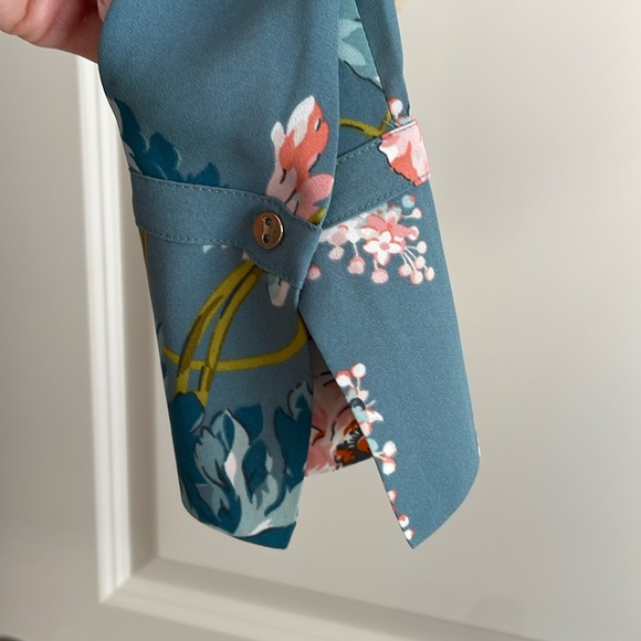 NWT. Ann Taylor LOFT Top. Long Sleeve Blouse. XXS. - Picture 7 of 16